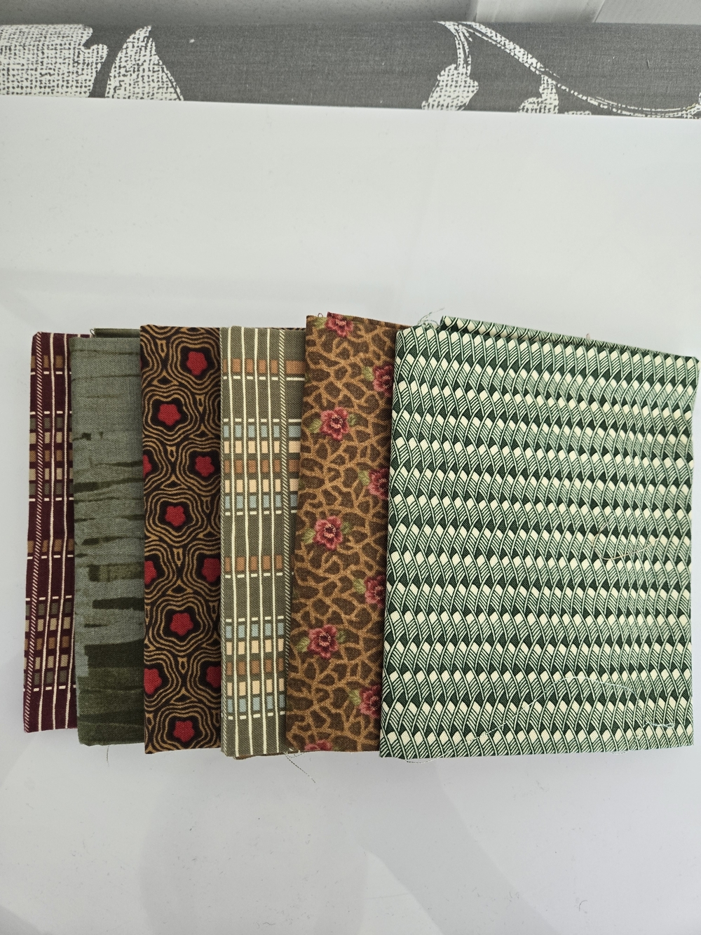 Bundle Of (6) Fat Quarters From Windham Fabrics